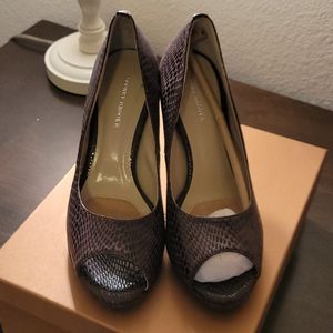 Audrey Brooke Snake Pumps